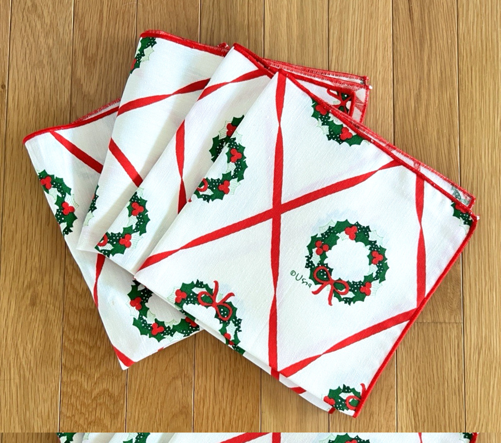 Vera Neumann 100% Cotton Set of 4 Napkins Christmas Wreath Signed NEW